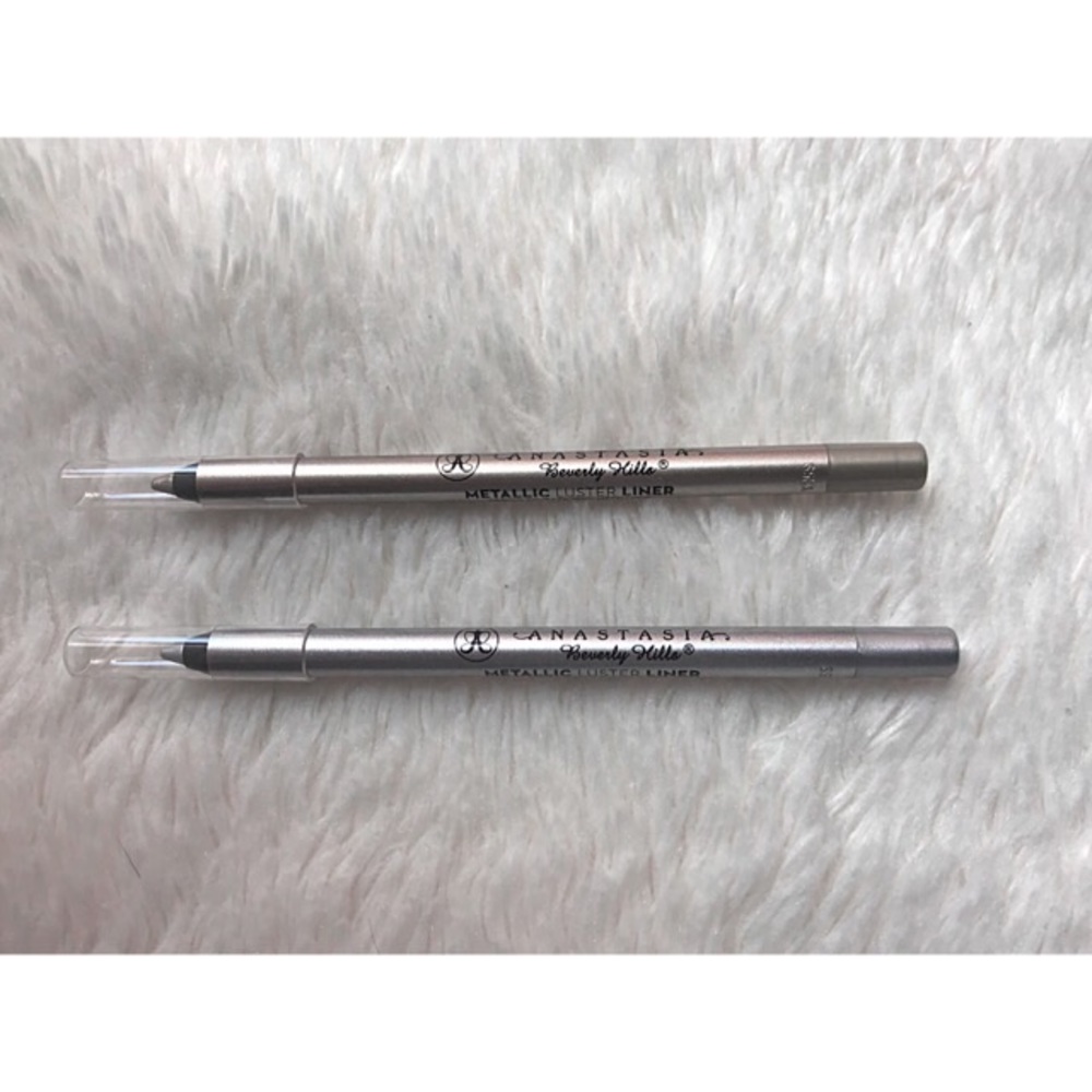 Anastasia of Beverly Hills metallic Luster Liners
